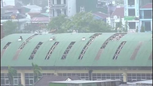Không phải vùng tâm bão số 9 đi qua nhưng Thừa Thiên - Huế cũng xuất hiện gió giật mạnh và bước đầu gây thiệt hại nặng cho địa phương này