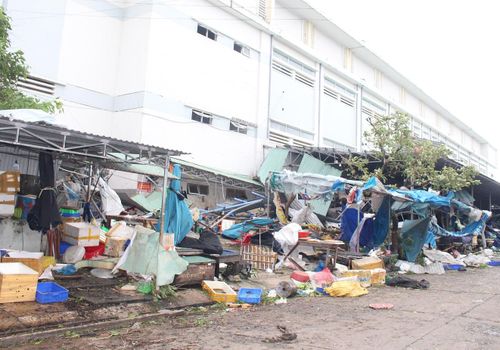 Nhiều nơi ở TP Tam Kỳ ngổn ngang sau bão số 9.