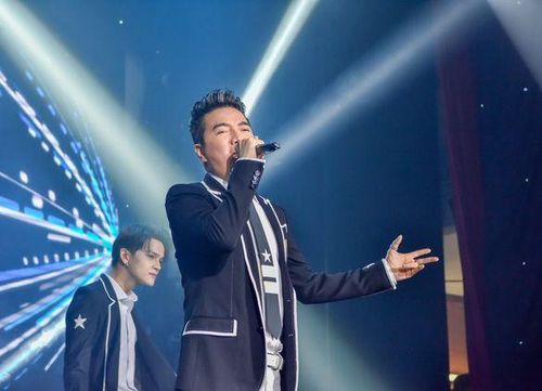 Đàm Vĩnh Hưng và nhiều ca sĩ tổ chức đêm nhạc "Việt Nam tử tế" quyên góp được 6 tỷ giúp bà con miền Trung khắc phục bão lũ. (Ảnh: BTC)