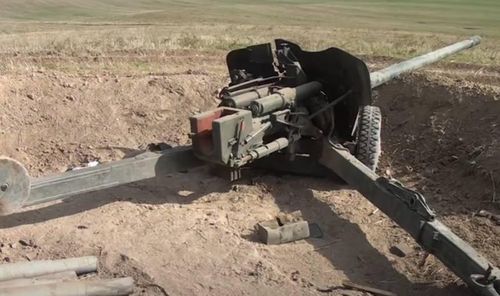 "Lực lượng vũ trang Azerbaijan đã bắn vào đồn biên phòng Nga ở biên giới Iran, sự cố đã xảy ra một ngày trước đó. Bốn quả đạn đã nổ trong khu vực tiền đồn. Hiện vẫn chưa có dữ liệu về các nạn nhân", kênh Telegram của nhà quan sát nổi tiếng WarGonzo tường thuật.