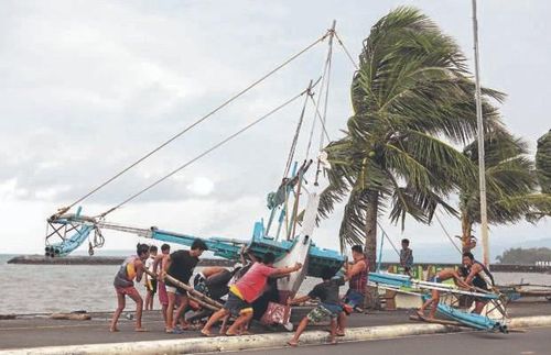 Vùng đô thị Manila cũng nằm trong diện bị ảnh hưởng và giới chức đã nâng cảnh báo bão lên cấp 4 (trong thang 5 cấp) cho khu vực này. Ảnh: Inquirer.