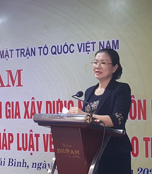 Phó Chủ tịch UBTƯ MTTQ Việt Nam Trương Thị Ngọc Ánh phát biểu tại Tọa đàm.