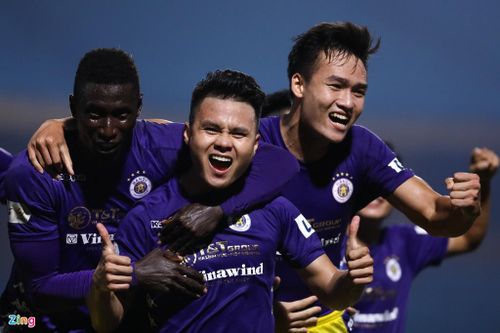 Quang Hải và CLB Hà Nội vẫn còn nhiều cơ hội giành chức vô địch V.League thứ ba liên tiếp. Ảnh: Minh Chiến.