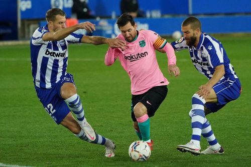  Sau 8 trận đấu (6 ở La Liga và 2 tại Champions League), Barca ghi 17 bàn. Đây là con số tệ hại, bởi Messi và đồng đội tạo đến 104 cơ hội mười mươi. "Gã khổng lồ" xứ Catalunya có 13 cơ hội mỗi trận, nhưng cần đến 6,1 cú sút để ghi một bàn. 