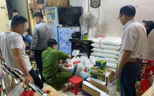Công an thu giữ hàng trăm ký bột ngọt giả. Ảnh: Công an cung cấp.