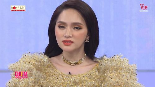 Hương Giang cầu chúc may mắn đến với hai người chị.