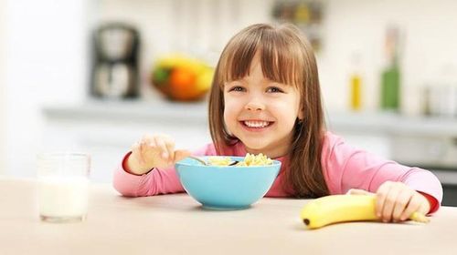 Chọn đồ ăn phù hợp với bé