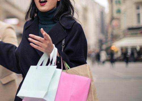  Nhiều cô gái được sugar daddy tặng đồ hiệu, trang sức đắt tiền. Ảnh: Pexel. 