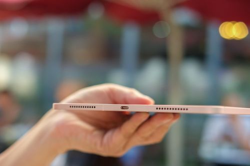 Những chi tiết thiết kế của iPad Air