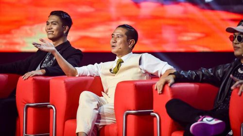 Ngoài là giám đốc âm nhạc, Hồ Hoài Anh cũng cùng huấn luyện viên chấm điểm trong một số vòng thi. Ảnh: BTC.
