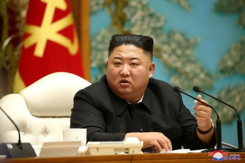 Nhà lãnh đạo Triều Tiên Kim Jong Un đã ra lệnh thắt chặt các biện pháp chống Covid-19 trong lần đầu tiên xuất hiện trước công chúng sau 27 ngày. Ảnh: KCNA.