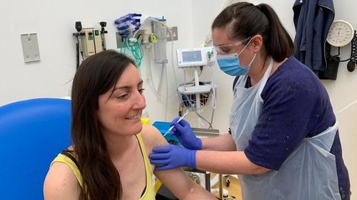 Elisa Granato là một trong những tình nguyện viên tiêm vắc-xin đang được Trường Đại học Oxford (Anh) phát triển. Ảnh: BBC