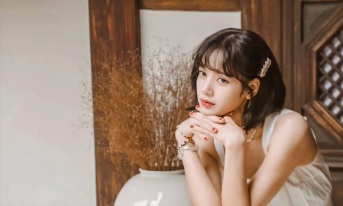  Lisa hiện có 42,4 triệu người theo dõi trên Instagram. Đây là con số cao nhất trong 4 thành viên BlackPink và áp đảo các thần tượng nữ khác của Kpop. Từ năm 2019, khán giả chứng sự gia tăng độ nổi tiếng của Lisa. Mọi hoạt động của cô đều gây chú ý. Lisa cũng trở thành gương mặt được các nhãn hàng, tạp chí, thương hiệu thời trang săn đón. 