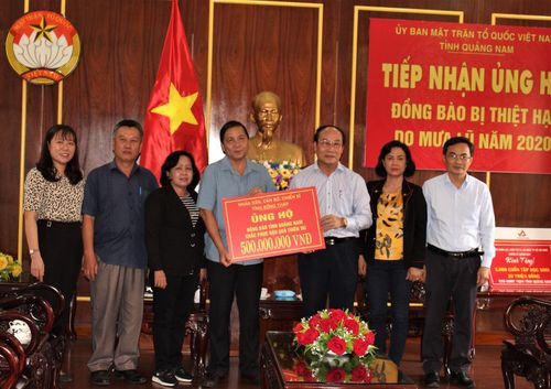 Mặt trận tỉnh Quảng Nam tiếp nhận 500 triệu đồng ủng hộ khắc phục thiên tai.