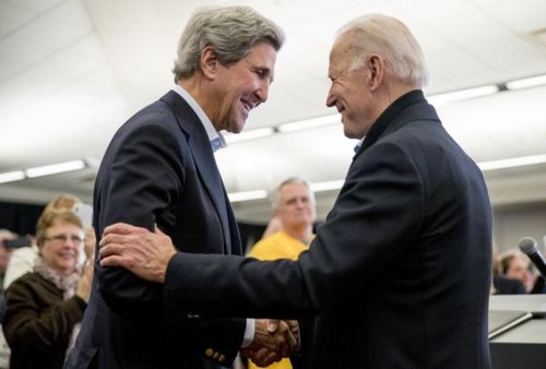Tổng thống đắc cử Joe Biden và cựu Ngoại trưởng Mỹ John Kerry