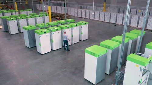 Các tủ đông siêu lạnh được dùng để trữ vắc-xin COVID-19 tại Mỹ. (Ảnh: CNN)