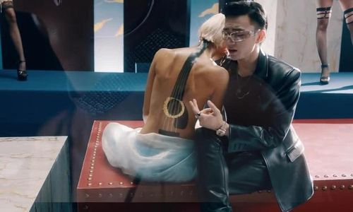  Nam ca sĩ gồng mình thể hiện hình ảnh "bad boy". 