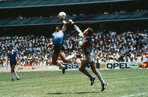 Sự "ma mãnh" là một phần yếu tố tạo nên Diego Maradona vĩ đại. Ảnh: Guardian. 
