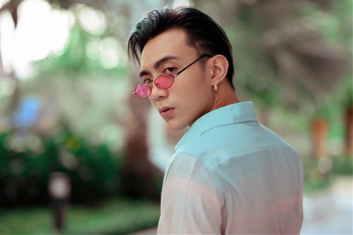 “Khi đã làm tốt ở một thể loại, đương nhiên khán giả sẽ mong muốn mình tiếp tục đi theo con đường đó. Trong sự trở lại lần này, tôi không hát ballad. Tôi không muốn lấy ballad là cái đích để kéo dài sự áp đặt cho bản thân. Tôi muốn được trở lại làm Soobin của thời underground", anh tâm sự. 
