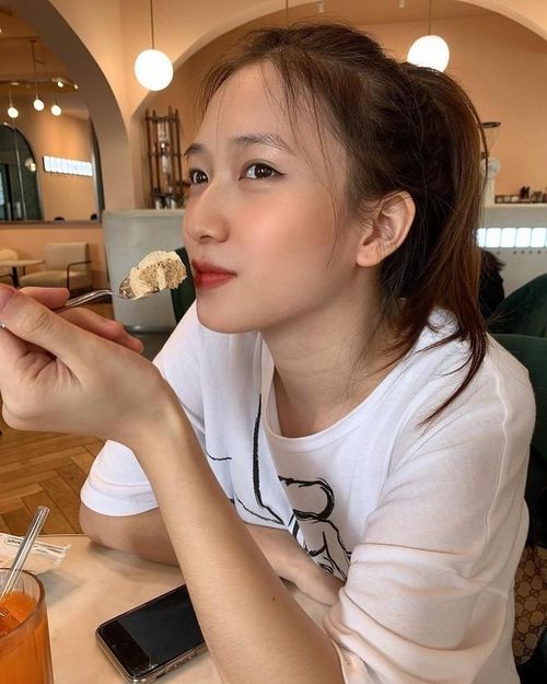 Đang bụng bầu vượt mặt nhưng dường như nhan sắc bà xã JustaTee lại càng thăng hạng thì phải.
