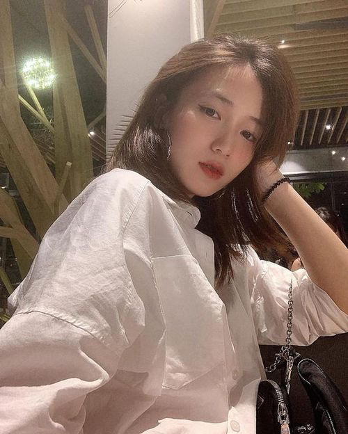 Ngoài việc vòng 2 ngày càng lớn thì tay chân hay gương mặt Trâm Anh không có mấy thay đổi.