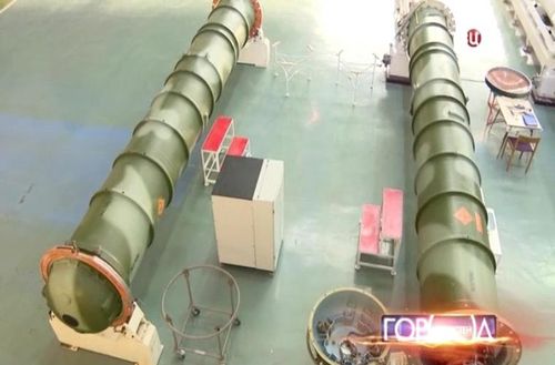 Tuy nhiên ít người biết rằng xuất phát điểm ban đầu của Avangard không phải chế tạo các loại tên lửa tấn công mà là động cơ dành cho máy bay, mà cụ thể hơn là dòng máy bay chiến đấu hai tầng cánh U-2. Và mãi đến năm 1950, Avangard mới bắt đầu được chuyển loại sang chế tạo các bộ phận dành cho tên lửa phòng không SAM của Liên Xô vào thời điểm đó. Nguồn ảnh: arms-expo.