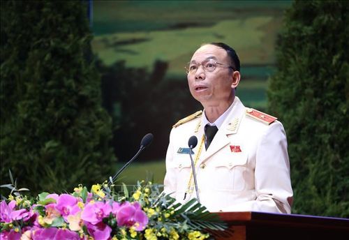Thiếu tướng Thùng Văn Nghiểm, Phó Cục trưởng Cục An ninh Nội địa trình bày tham luận. Ảnh: Dương Giang/TTXVN