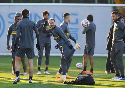  Eriksen còn hợp đồng đến hè 2024 cùng nửa xanh thành Milan. Theo Talk Sport, nhiều đội bóng lớn tại châu Âu sẵn sàng giải cứu Eriksen, trong đó có Arsenal và Roma. Tottenham được cho là một phương án để Eriksen lựa chọn trong kỳ chuyển nhượng đông 2021, dù vậy, HLV Jose Mourinho không hứng thú với việc tái hợp tiền vệ người Đan Mạch. 