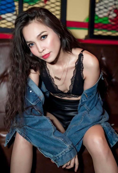 Cô ăn món chính là xà lách xoong trộn với dầu giấm, tỏi, hạt nêm, đường, chanh và dầu quả bơ. Ngoài chế độ ăn, mỗi ngày Hiền Thục còn uống 1,5 lít nước.