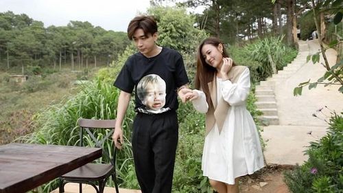 Chi Dân cũng xác nhận đang độc thân vui tính khi tham gia show hẹn hò cũng Midu.