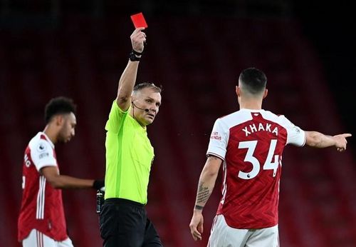 Chiếc thẻ đỏ của Xhaka đã làm thay đổi cục diện của trận đấu