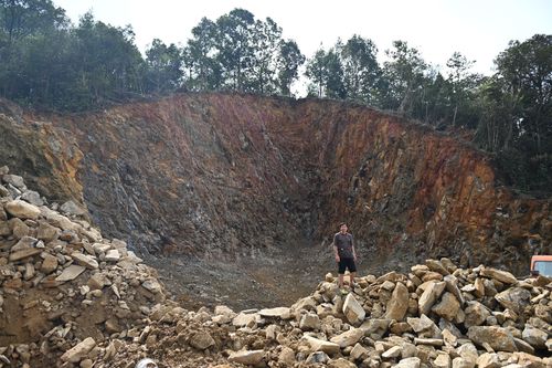  “Mấy năm trước thì Tam Đảo còn hoang sơ, mát mẻ lắm, nay thì khác rồi", là câu cửa miệng của bất cứ ai khi đến đây cũng phải thốt lên. Người đàn ông hơn 50 năm sống tại Tam Đảo chia sẻ và cho biết ngoài ô nhiễm nước, tiếng ồn cũng là điều đáng nói khi từng đoàn xe phân khối lớn của những nhóm bạn trẻ du lịch bụi ngày đêm nẹt pô, phóng lên thị trấn. 