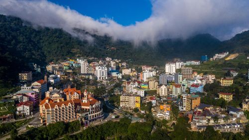 Một góc Tam Đảo với khách sạn Thác Bạc ở phía trước, thập niên 1930. Sau gần 100 năm, mật độ xây dựng tại Tam Đảo tăng lên gấp nhiều lần.