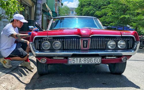 Chiếc xe của Binz vừa tậu sở hữu ngoại thất màu đỏ bắt mắt.