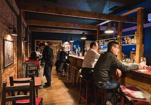 Không chỉ riêng ở Việt Nam, quán bar kiểu Nhật vẫn luôn là điểm hút khách du lịch với những đặc trưng của nó.