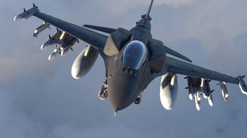 Gần đây các công ty quốc phòng lớn của Mỹ như Boeing hay Lockheed Martin đều vươn cành ô liu đến Ấn Độ, với những loại chiến đấu cơ rất hiện đại như F/A-18E/F, F-15X hay F-21 (phiên bản F-16 riêng cho Ấn Độ). Ảnh: F-21 mà Lockheed Martin chào bán cho Không quân Ấn Độ - Nguồn: Lockheed Martin