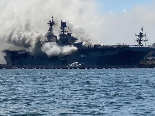 Cháy tàu tấn công đổ bộ Goodman Richard (LHD-6) là thiệt hại lớn nhất mà quân đội Mỹ phải hứng chịu nhiều nhất trong năm nay. Vào khoảng 8h30 sáng ngày 12/7, tàu tấn công đổ bộ USS Goodman Richard đang trong quá trình nâng cấp tại Căn cứ Hải quân San Diego thì bất ngờ bốc cháy – Nguồn ảnh: Hải quân Mỹ