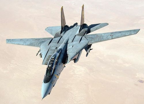 Đứng thứ ba trong top 5 là F-14 Tomcat của Mỹ; đây là loại tiêm kích hạng nặng thế hệ 4, sử dụng 2 động cơ, 2 phi công, góc cánh có thể thay đổi (cánh cụp, cánh xòe), chuyên hoạt động trên tàu sân bay; được đưa vào biên chế năm 1974, loại biên hoàn toàn năm 2006. Ảnh: Máy bay chiến đấu F-14 - Nguồn: Wikipedia.