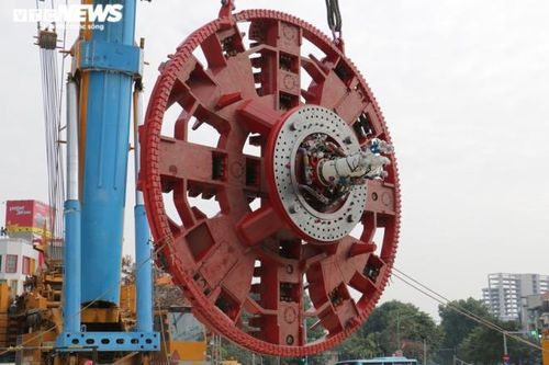 Theo thiết kế, mỗi ngày máy sẽ đào 10m, với điều kiện lý tưởng, đoạn đi ngầm dài 4km thì thời gian đào hầm mất khoảng 400 ngày.