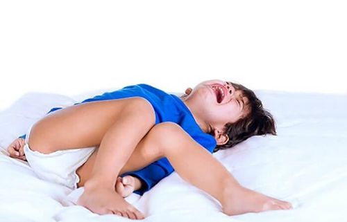 Co giật là một trong những biến chứng của sốt phát ban - Ảnh Internet.