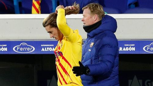  Những gì Griezmann thể hiện không đáp ứng được sự kỳ vọng của ban huấn luyện. Vì vậy, dễ hiểu khi tiền đạo này bị HLV Koeman đẩy lên ghế dự bị trong trận gặp SD Huesca. Chân sút người Pháp chỉ được vào sân từ phút 81 và không để lại dấu ấn đáng chú ý nào. 