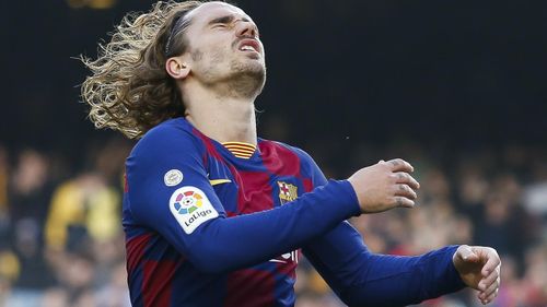  "Nếu là Griezmann, tôi sẽ rời Barca", nhà báo Kerry Hau của Goal chia sẻ với Zing. Quyết định sang Barca rõ ràng đang khiến sự nghiệp của Griezmann chìm nghỉm. Hiện tại, giới chuyên môn cho rằng tiền đạo 29 tuổi còn phải dự bị nhiều nữa vì phong độ kém cỏi. 