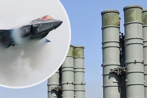 Tờ báo Bulgaria nhấn mạnh rằng cho đến nay, các máy bay chiến đấu F-35 của Mỹ thực tế không xuất hiện trên lãnh thổ Syria, điều này có thể chính xác là do một dấu hiệu như vậy.