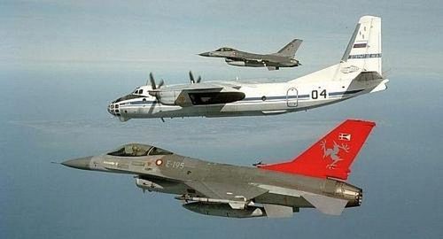 Ông Konstantin Gavrilov, trưởng phái đoàn Nga tham gia đàm phán kiểm soát vũ khí và an ninh quốc phòng tại Áo cuối năm 2020, từng cáo buộc Washington đang "chơi trò lừa lọc" và cho rằng Mỹ yêu cầu các đồng minh châu Âu tham gia hiệp ước để có thể nhận thêm dữ liệu trinh sát từ các chuyến bay trên bầu trời Nga.