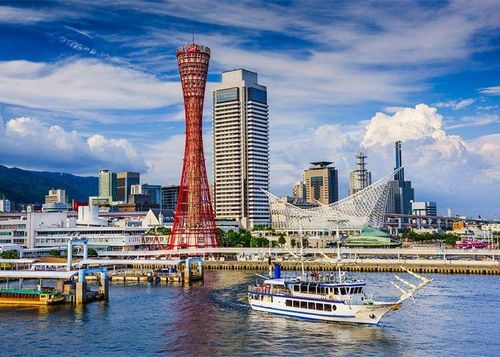 Thành phố Kobe. Cái tên Kobe trở thành nổi tiếng toàn cầu nhờ món thịt bò thượng hạng của thành phố này. Từng hứng chịu trận động đất lịch sử Hanshin năm 1995, sau đó thành phố được tái thiết lại hoàn toàn và sự kiện động đất được ghi nhớ tại Bảo tàng tưởng niệm động đất Kobe. (Nguồn: Live Japan).