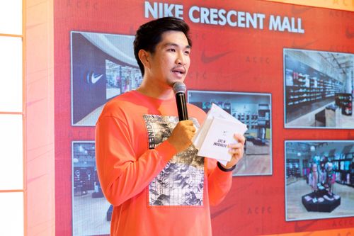  Tại sự kiện khai trương, Nike cũng kết hợp tổ chức lễ tổng kết và trao giải cuộc thi ảnh “Live in swooshlife”. Cuộc thi đã diễn ra sôi nổi trong 3 tuần trên fanpage ACFC Swooshlife với các chủ đề “Sportlovers”, “Citysiders” và “Students”. 
