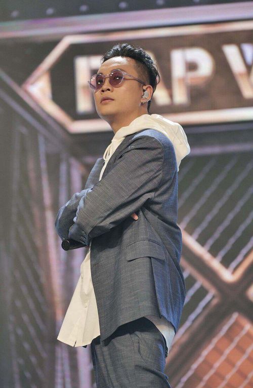 JustaTee làm giám khảo vòng chung kết rap Việt.