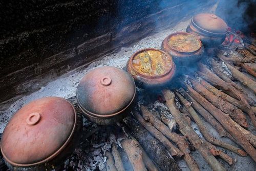 Giá của 1 niêu tùy thuộc vào cỡ niêu từ 1,5-4 kg, giá lần lượt từ 500.000 đồng đến 1,2 triệu đồng/niêu, và còn tùy theo cách đặt hàng của khách. Không những phục vụ khách hàng trong nước, cá kho Vũ Đại còn đến tay các kiều bào ở nước ngoài.