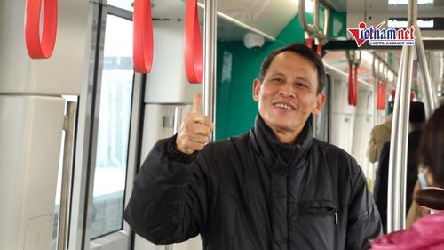 Một người dân bày tỏ sự hài lòng khi tham quan đoàn tàu