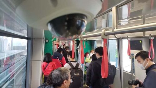 Camera trên đoàn tàu giám sát mọi hoạt động 